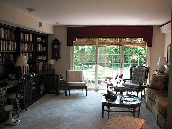 4th image of 719 NW Heinzwood Cir