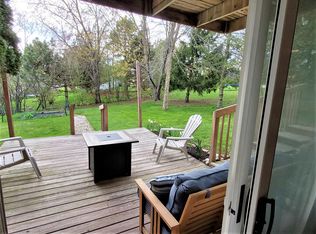 906 Squire Ln, West Bend, WI 53090