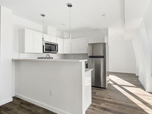 4th image of 240 E Girard Ave #7