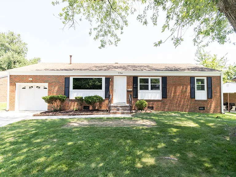 724 Lucas Creek Rd — Photo 1