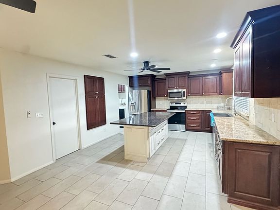 3rd image of 4816 S Taylor Dr