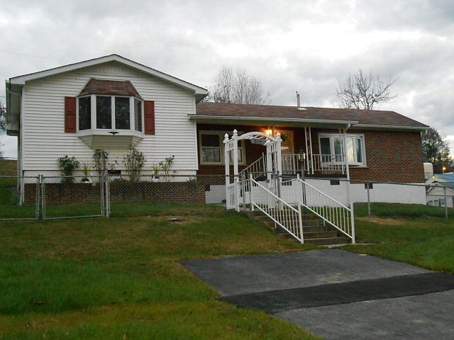 1st image of 914 Ewart Ave