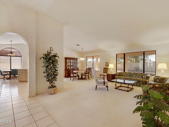 3rd image of 26428 S BOXWOOD Drive