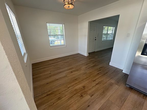 5th image of 1910 E Emma St