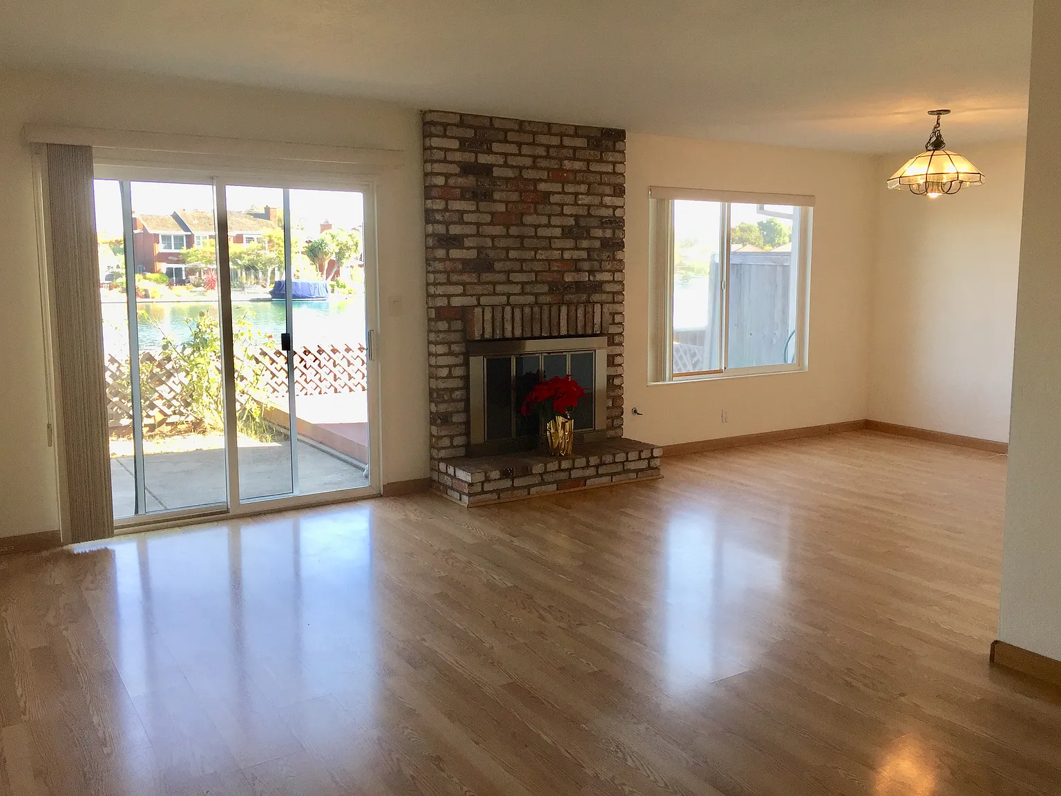 4 bed, 2.5 bath, 1880 sqft, $5,500 — Photo 3