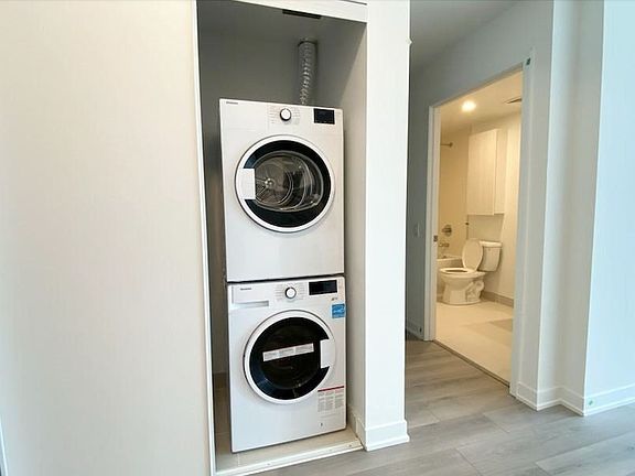 4th image of 1787 Saint Clair Ave W #524