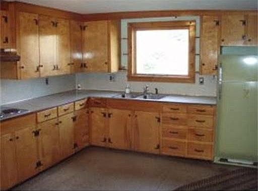 2nd image of 399 Middle Rd