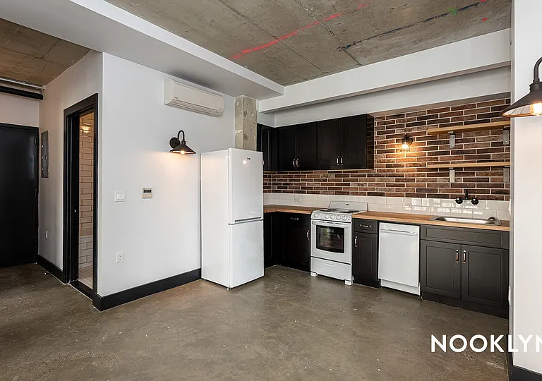 639 Foster Ave #503 — Photo 4