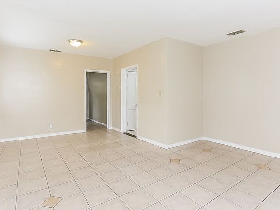 3rd image of 2025 Prospect St E