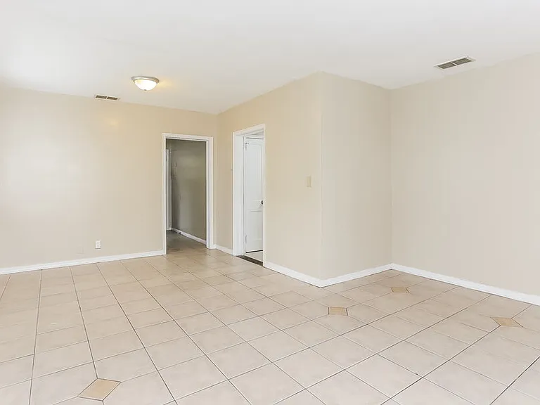 2025 Prospect St E — Photo 3