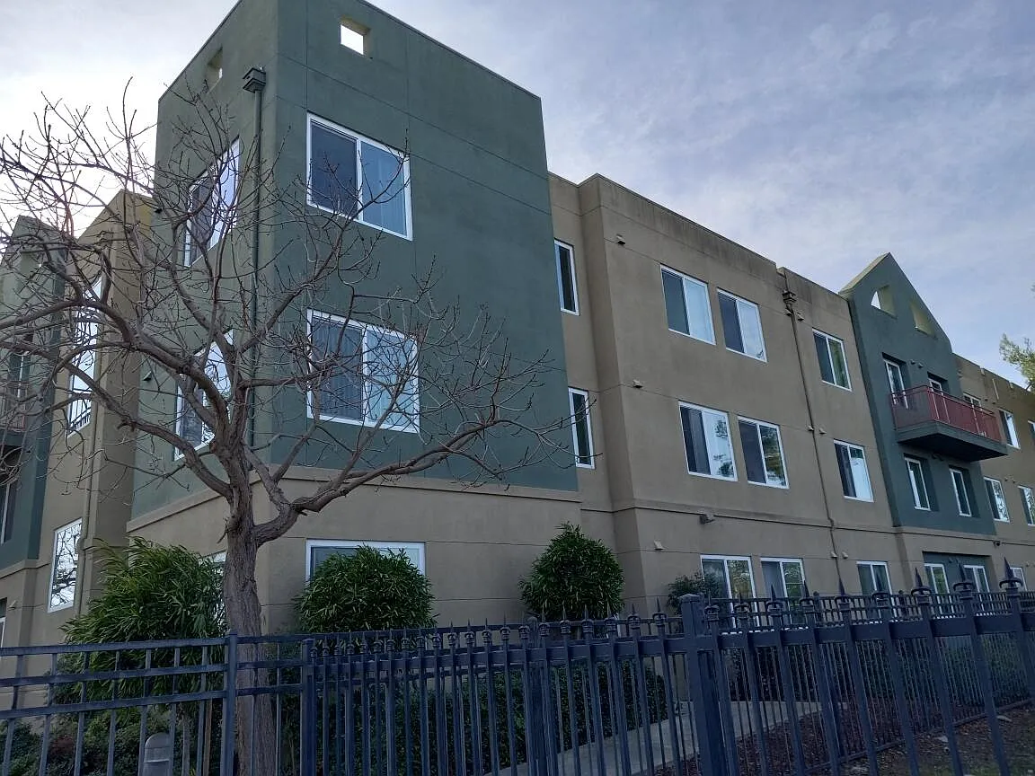 Borregas Court Apartments — Photo 3