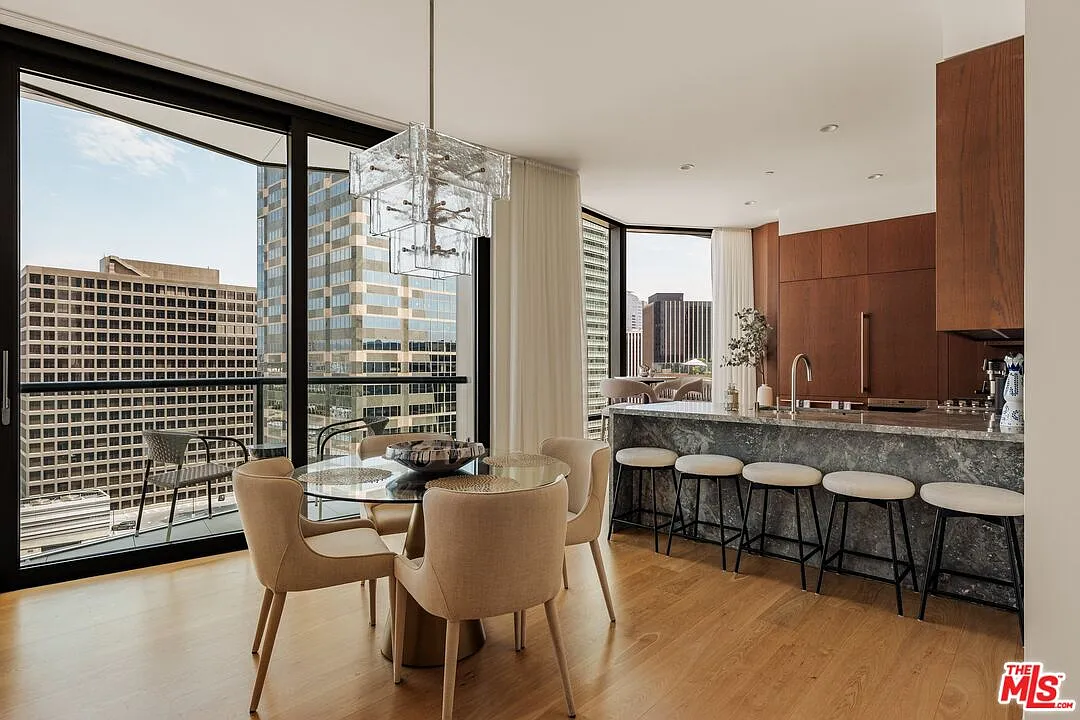 2 bed, 2.5 bath, 1723 sqft, $23,500 — Photo 4