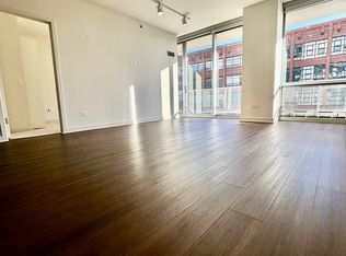 902 W Superior St #503, Chicago, IL 60644