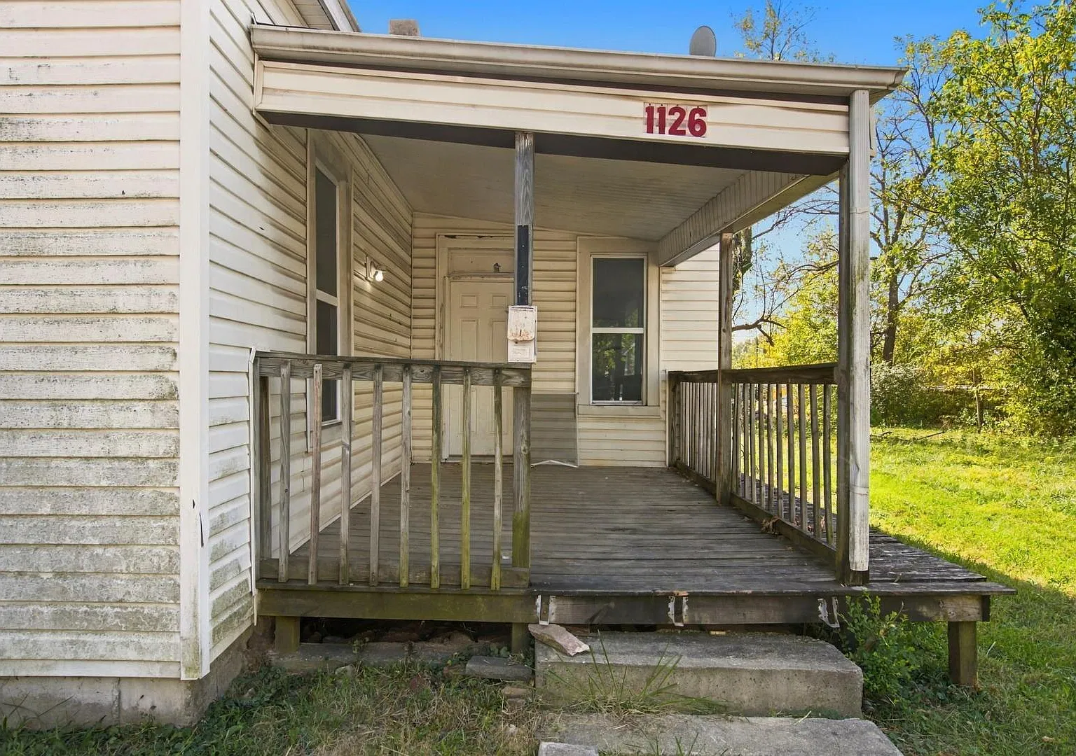 1126 W Locust St — Photo 3
