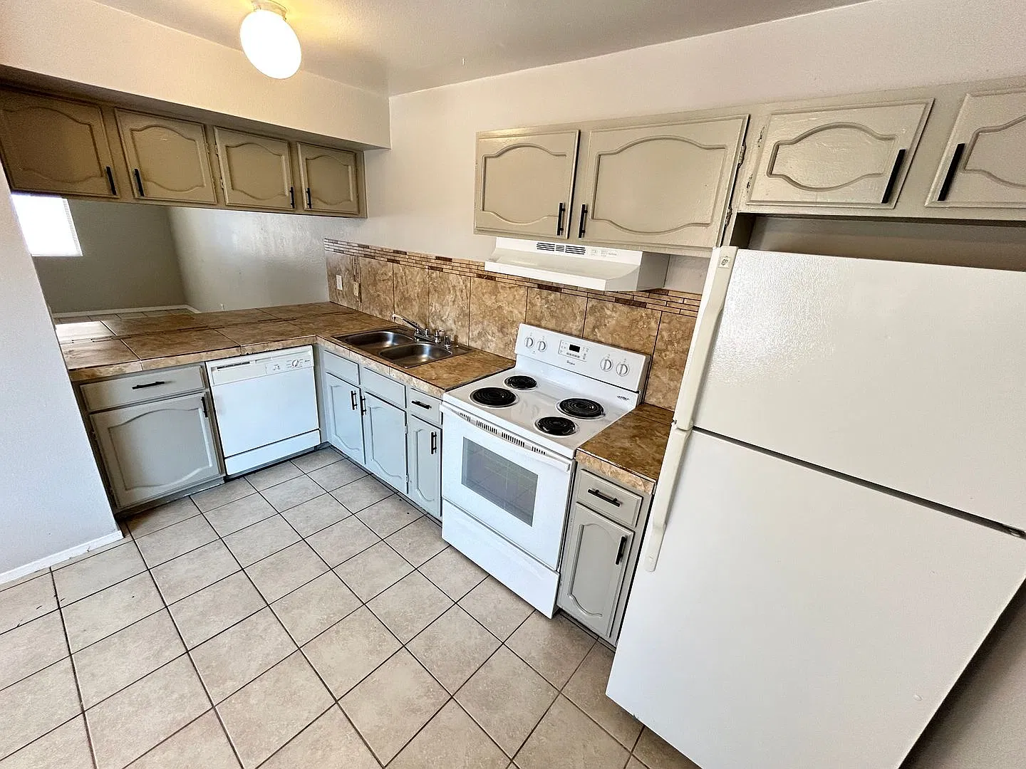 5147 Greene Lane Unit D — Photo 2