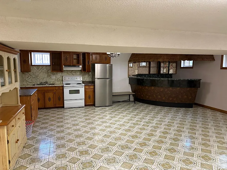 14 Valleycrest Dr #LOWER — Photo 2