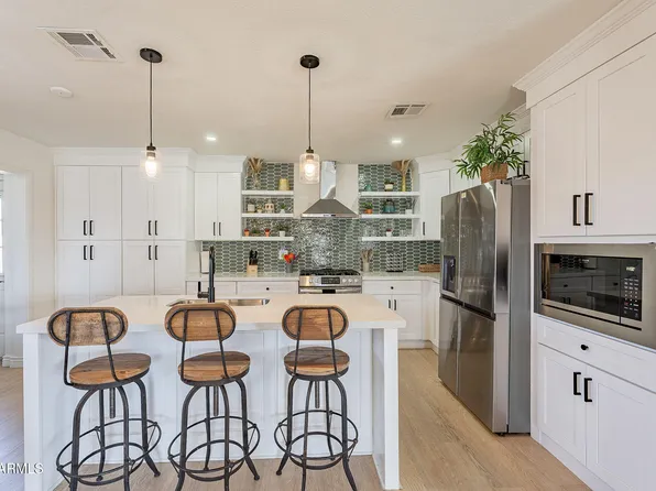 3015 E DAHLIA Drive, Phoenix, AZ 85032