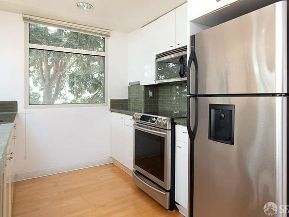 3rd image of 403 Main St APT 107N