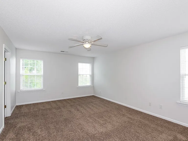 14014 Riding Hill Ave — Photo 12