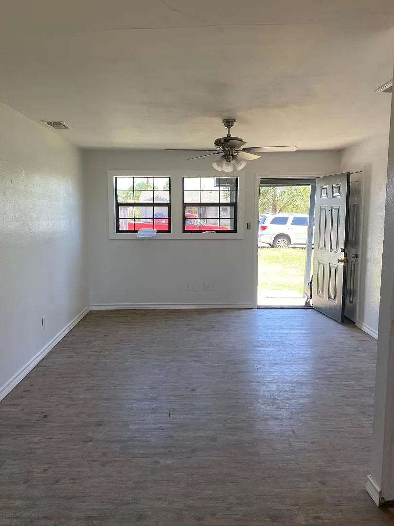 3506 East Baylor Street - 3506 East Baylor Street — Photo 2