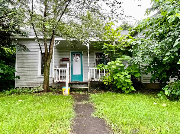 621 W Brady St, Chesaning, MI 48616