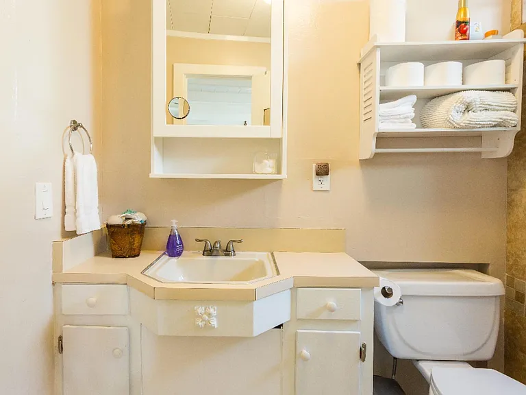254 Throckmorton Ave #D — Photo 5