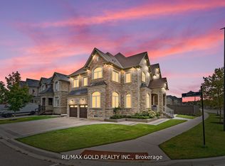 19 Martin Byrne Dr, Brampton, ON L6P 4G2