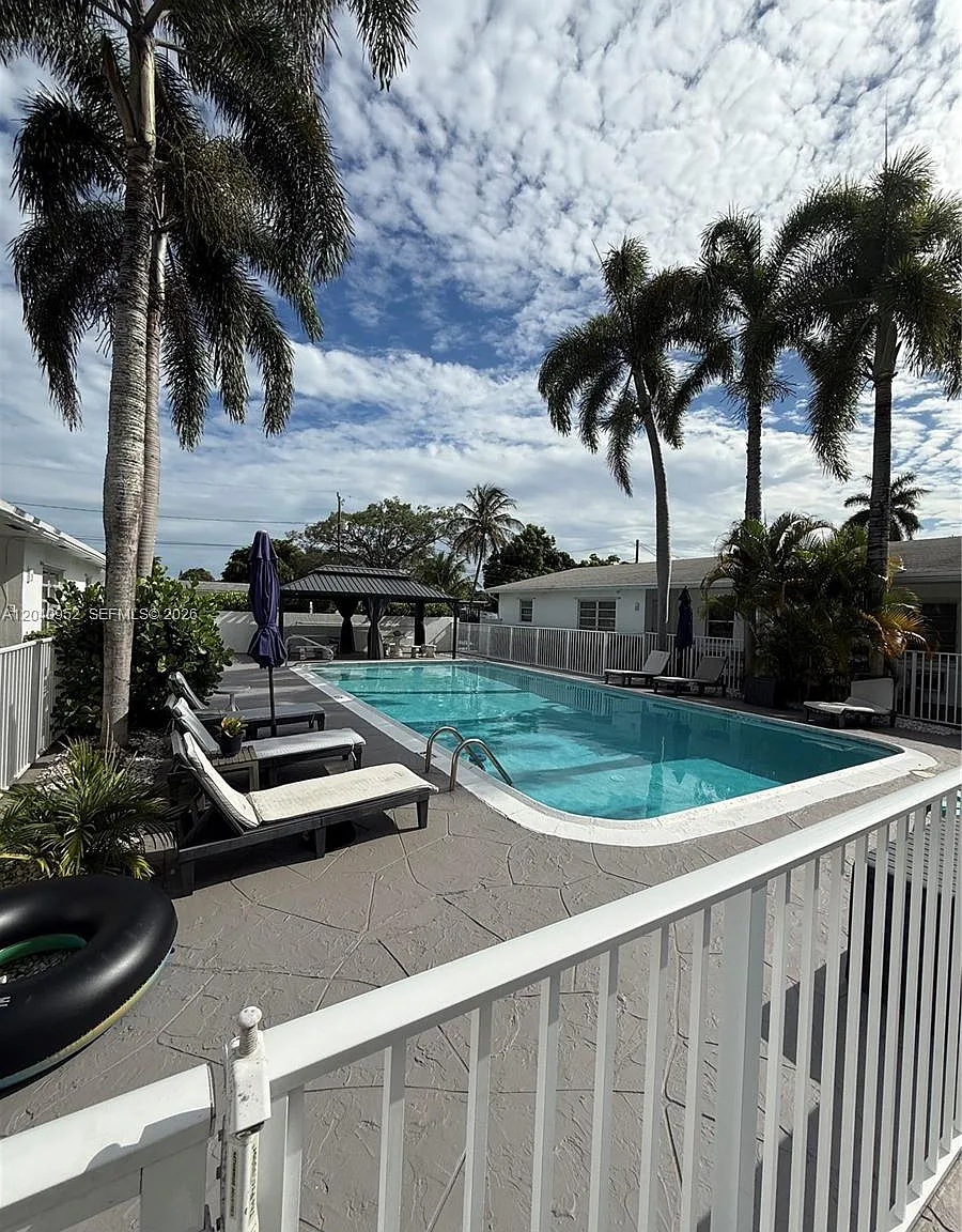 2 bed, 1.0 bath, 1100 sqft, $2,300 — Photo 1
