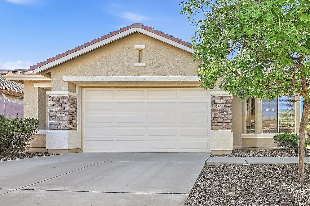 3 bed, 2.0 bath, 1577 sqft, $2,430 — Photo 1