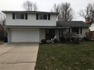 94 Cherrywood Dr, Williamsville, NY