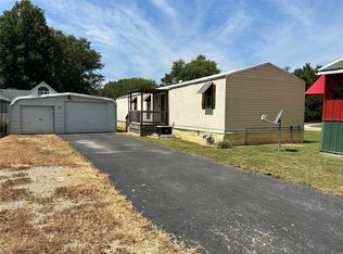 103 S 4th St, Mulberry Grove, IL 62262