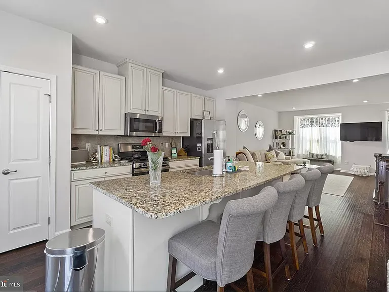 1305 Kohana Dr — Photo 3