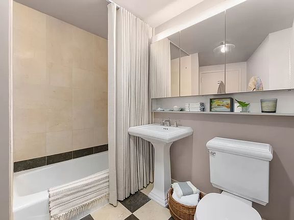 5th image of 20 River Ter APT 7Q