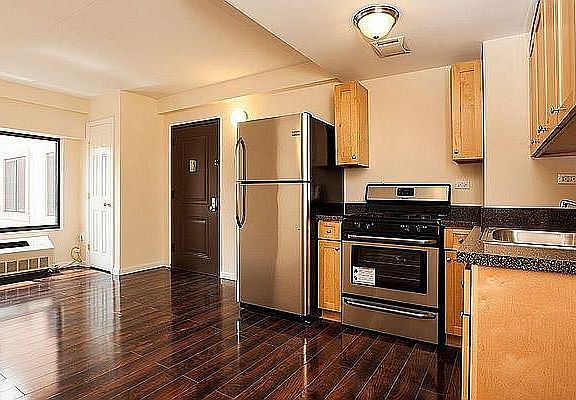 4th image of 26-27 2nd St #5EC
