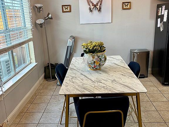Dining Room/Kitchen 3