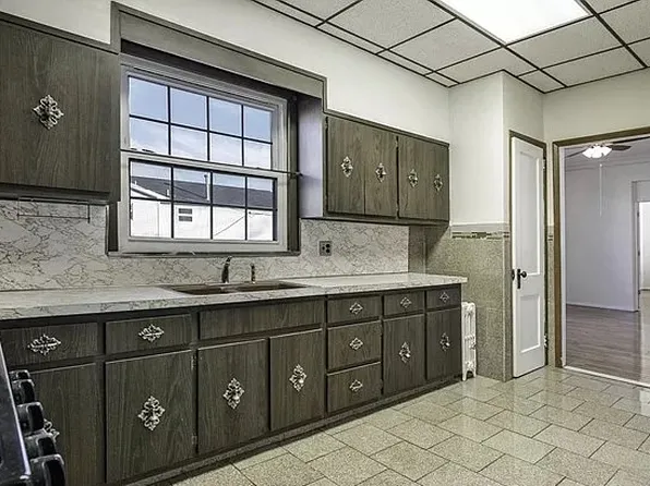 48 Jefferson Avenue image 8 of 27