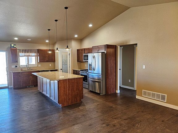 3rd image of 1073 E Platteville Blvd