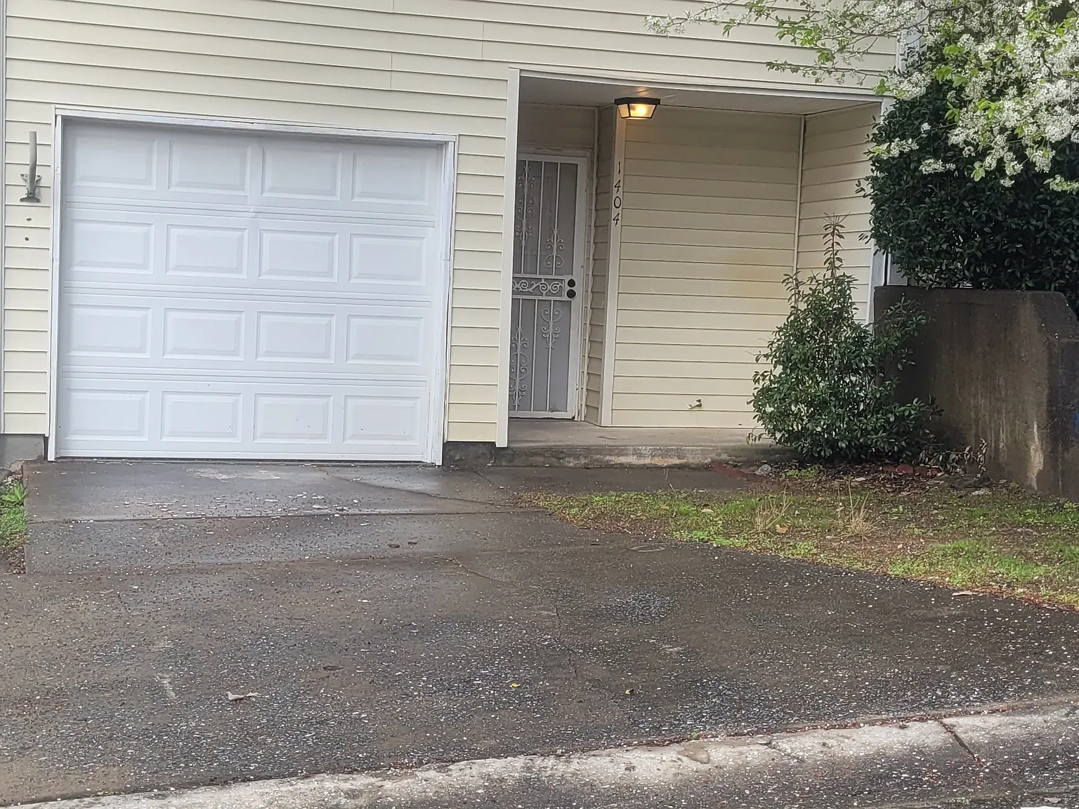 3 bed, 2.5 bath, 1466 sqft, $1,800 — Photo 1