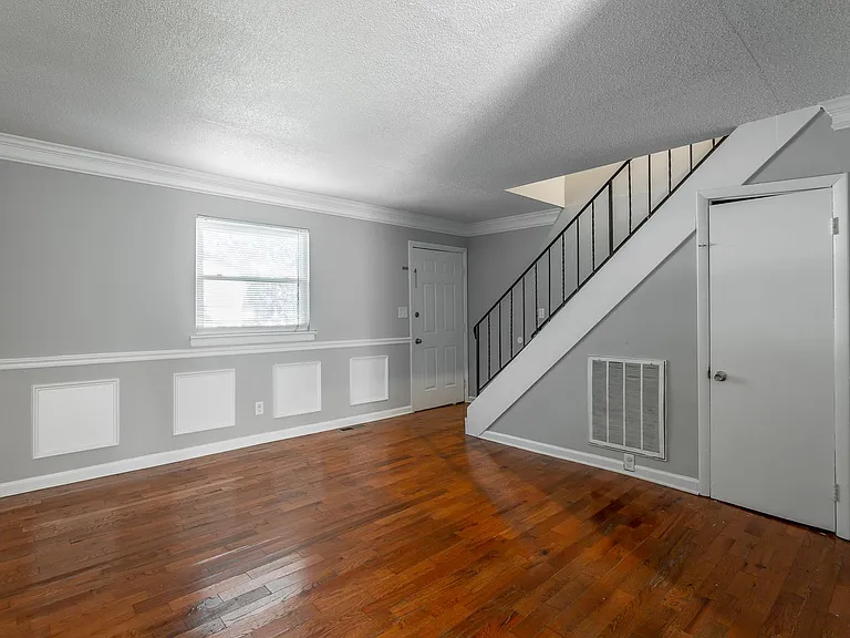 Charming Multifamily Living at 1407 Mana Lane — Photo 2
