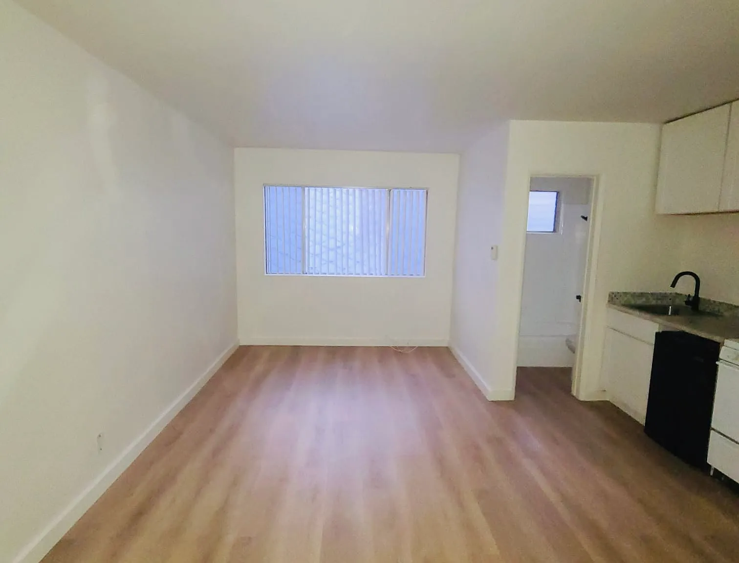 Studio, 350 sqft, $1,950 — Photo 2