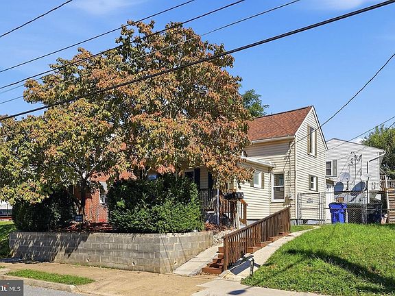 2nd image of 808 Marshall St