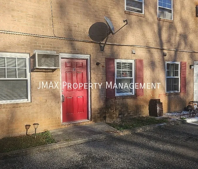 802 Westside Blvd NW #9 — Photo 1
