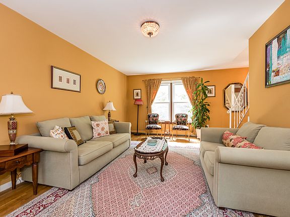 04-Living Room 2.jpg