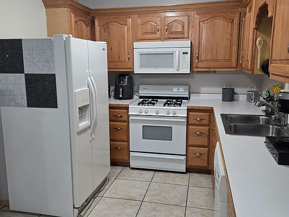 5th image of 523 A St SE
