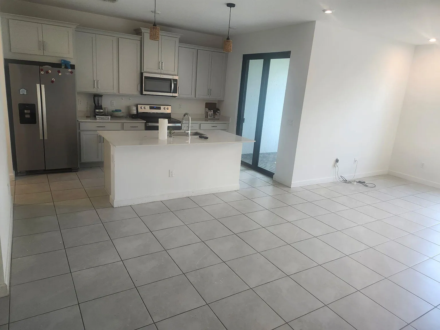 3 bed, 2.5 bath, 1674 sqft, $3,000 — Photo 2