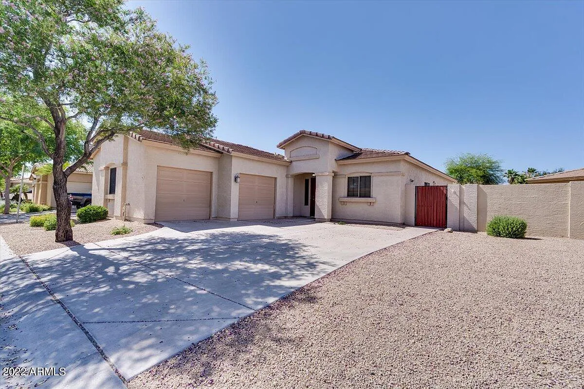 3 bed, 2.0 bath, 1348 sqft, $2,500 — Photo 1