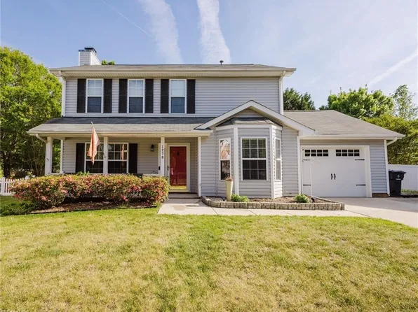 1270 Birch Hill Dr, Kernersville, NC 27284