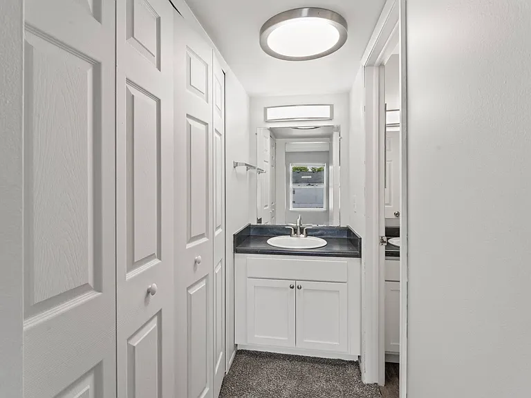 2 BR 1 ¼ Ba Photos