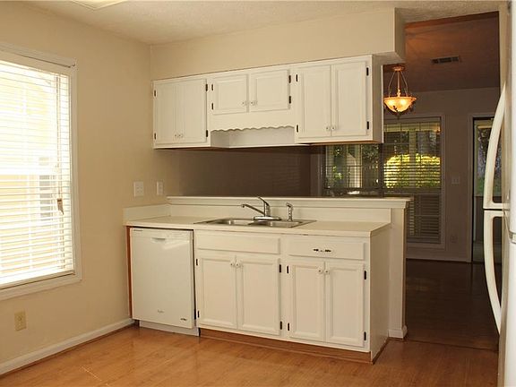 4th image of 4165 Berkeley Creek Dr