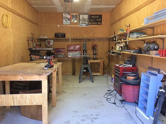 detached garage/workshop